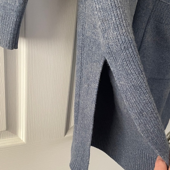 Athleta Ombre Spirit Wool Cashmere Wrap in Blue Star/Chrome Blue Size Medium - Picture 9 of 13